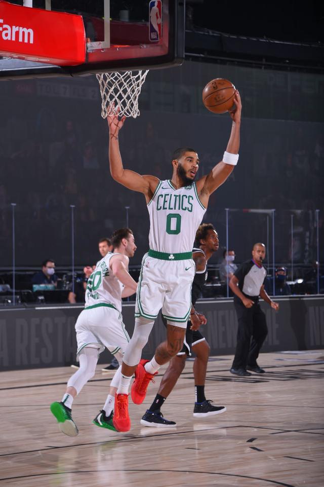 持续滑向崩 持续滑向崩